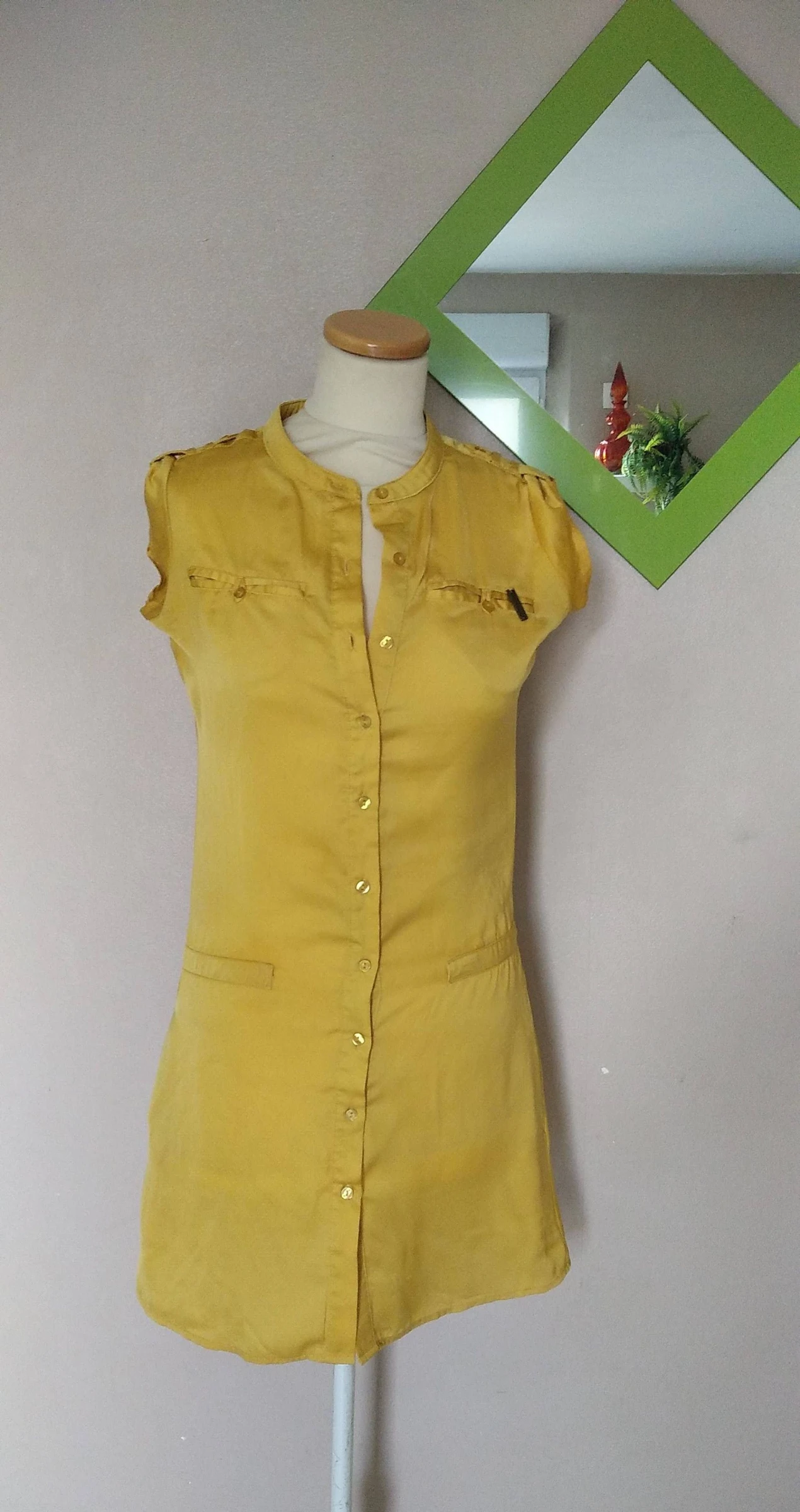 Adorable robe boutonnée jaune doré taille XS_34